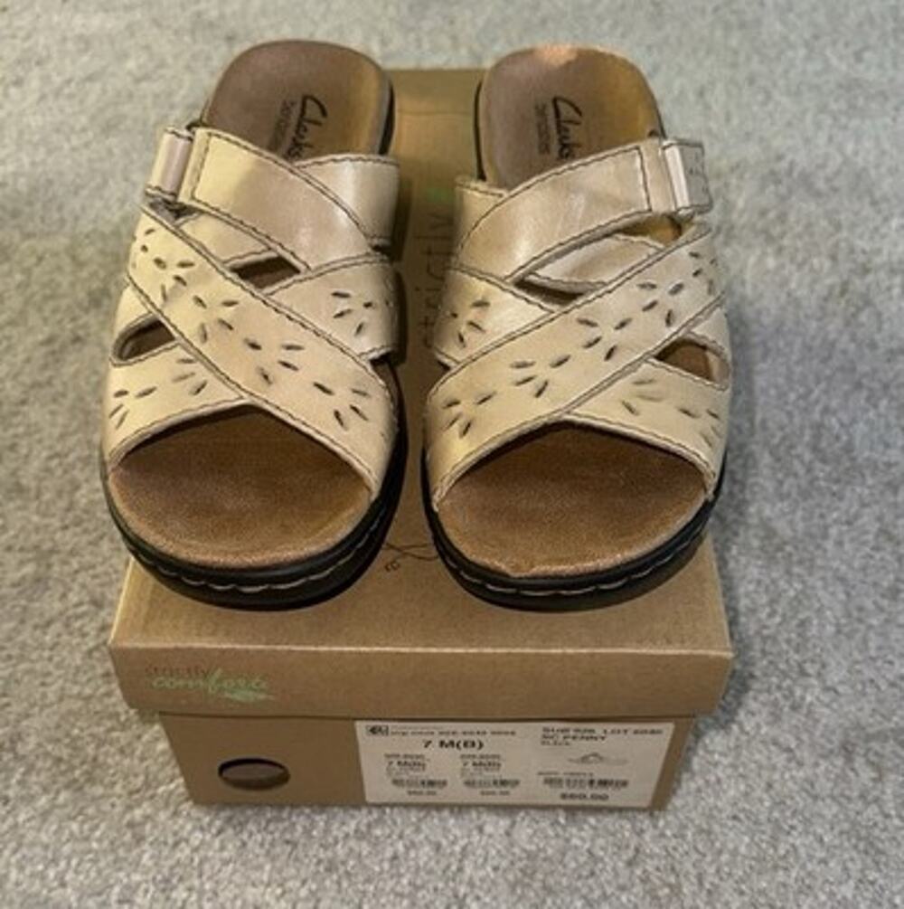 NEW Clarks Bendables Size 7 M Beige Leather Slide Sandals Mule Wedge